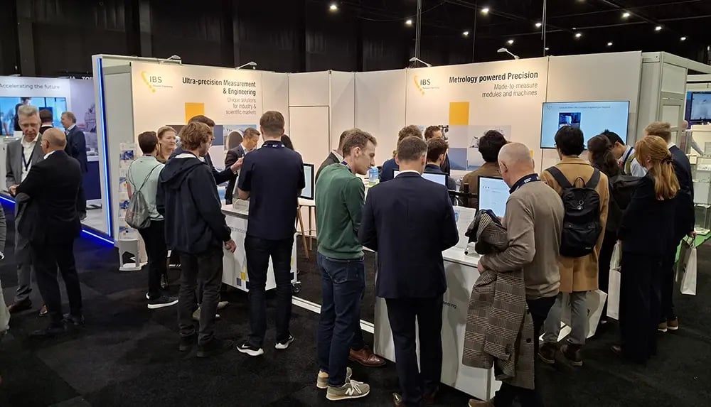 IBS stand visitors 1