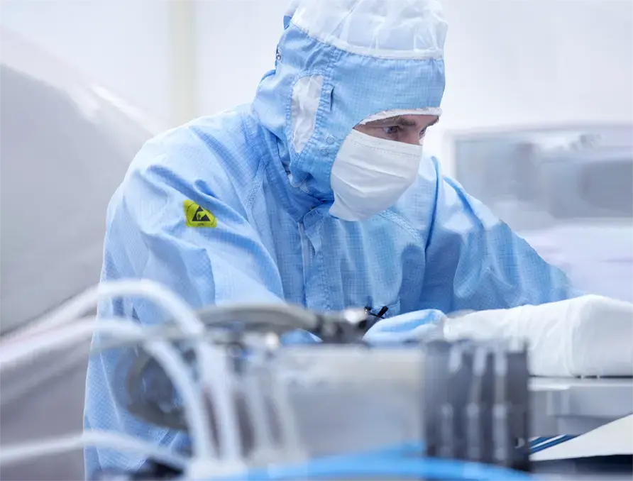 01.-Our-facilities-cleanroom